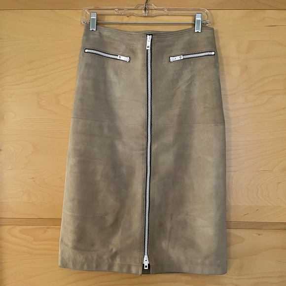 Rag and Bone Mid-length Suede Skirt w/ White Front Zipper - Size 4 - Picture 2 of 11